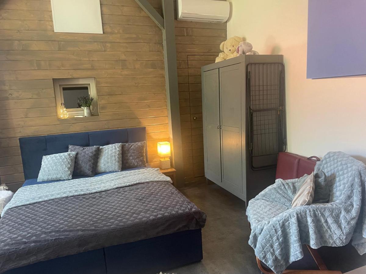Monpe Apartmanik S Atmosferou Komarno Bagian luar foto