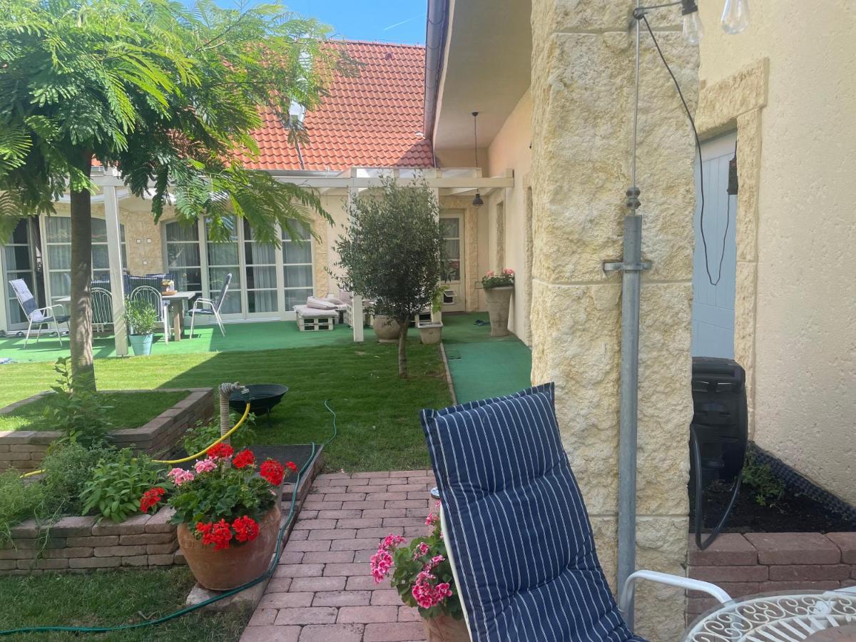 Monpe Apartmanik S Atmosferou Komarno Bagian luar foto