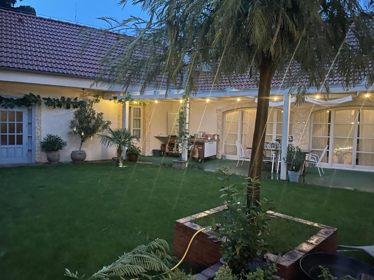 Monpe Apartmanik S Atmosferou Komarno Bagian luar foto